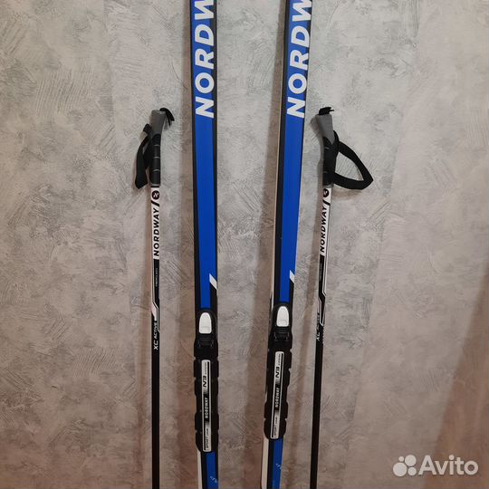 Лыжи 180 см с креплением NNN, палки 130 см