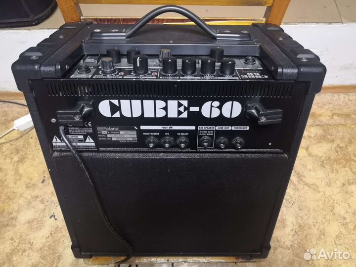 Гитарный комбоусилитель Roland cube 60