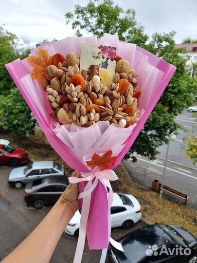 Букет из орехов на первое сентября