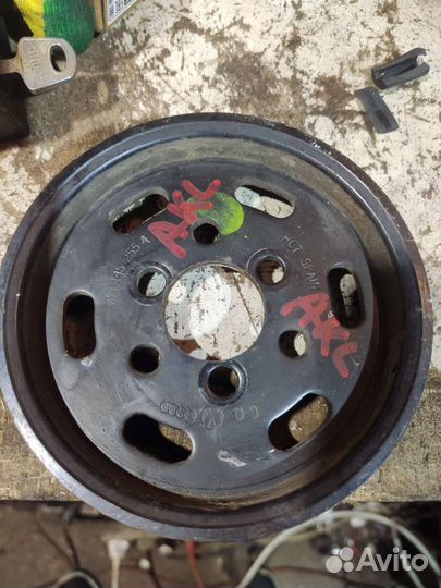 Шкив гура Golf 4 Octavia A4 Passat B5 A4B5