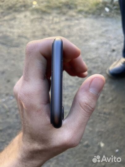 Телефон iPhone 8