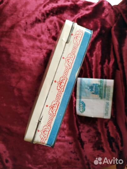 Жестяная коробка из- под монпасье. СССР