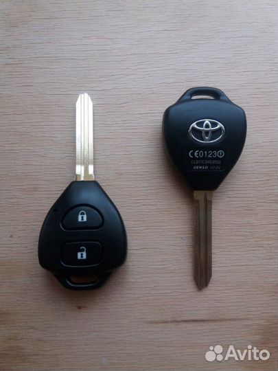 Ключ с кнопками центрального замка для тойота RAV4