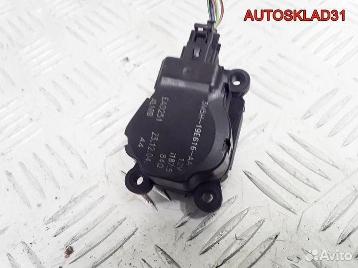 Моторчик заслонки отопителя Ford Focus 2