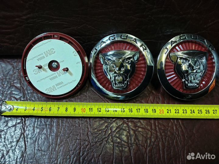 Эмблема решётки радиатора Ягуар XF