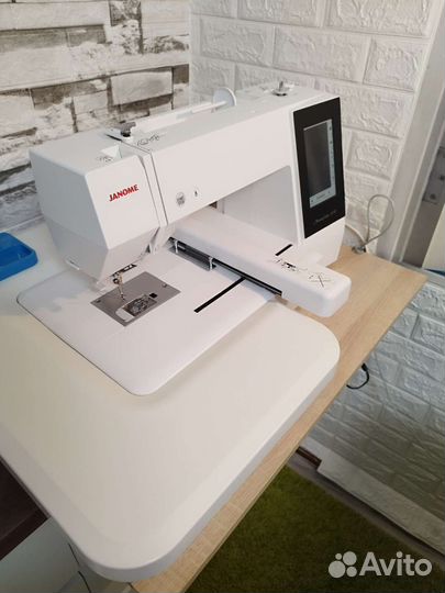 Вышивальная машина Janome Memory Craft 500 E