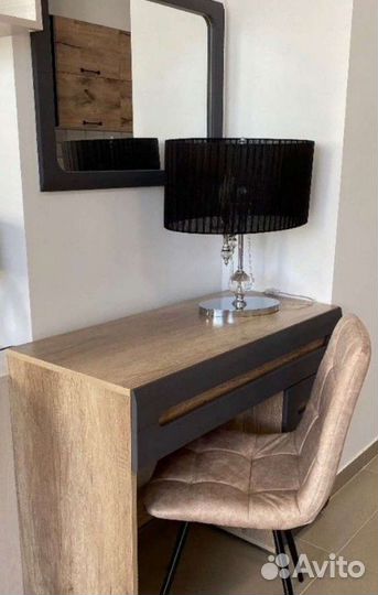 Косметический стол Наоми ст-04 с зеркалом