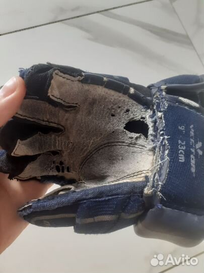 Краги хоккейные 9