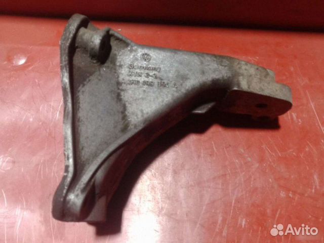 Кронштейн двигателя Volkswagen Golf 3 2.0L