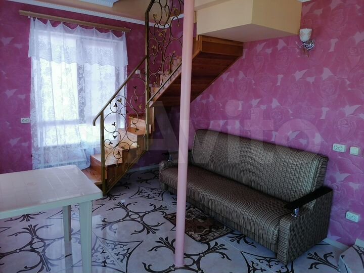 Дом 240 м² на участке 4 сот.