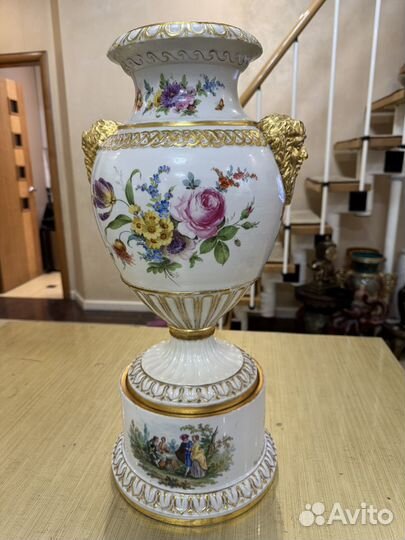 Антикварная ваза