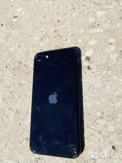 iPhone SE, 64 ГБ