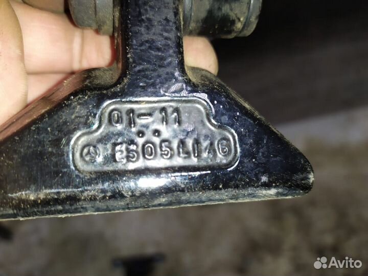 Петли левых дверей Mercedes W211