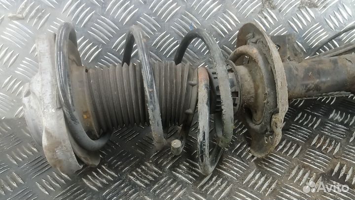 Стойка передняя правая mercedes benz E-class W212 2010