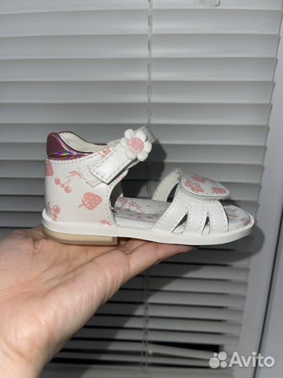 Босоножки детские новые