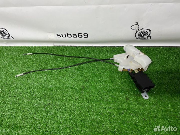Замок боковой двери передний левый Subaru Forester