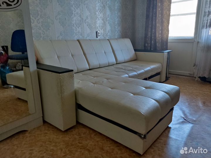 Кожаный угловой диван бу