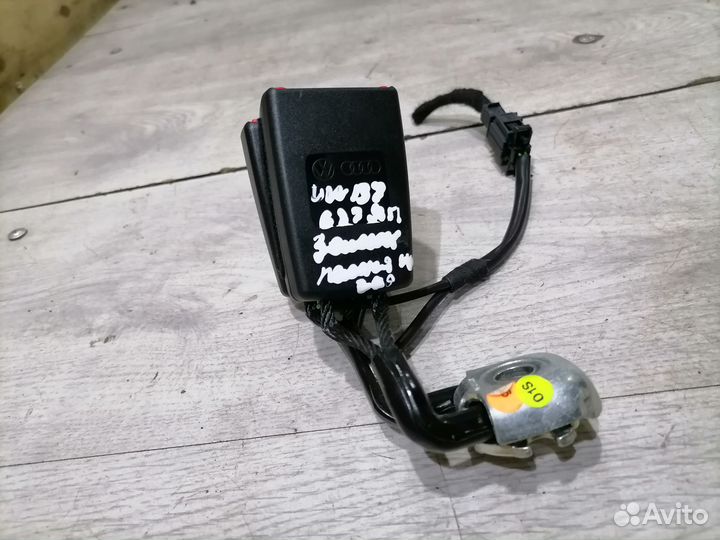 Ответная часть ремня безопасности VW Passat B7