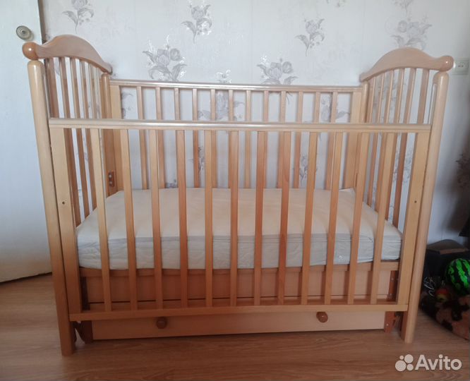 Детская кроватка