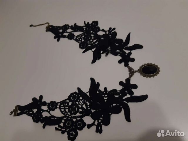 Ажурное украшение на шею