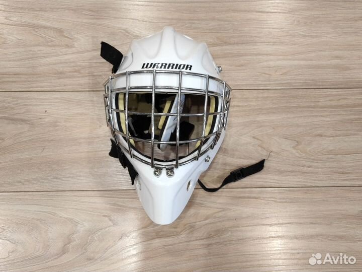 Вратарский хоккейный шлем