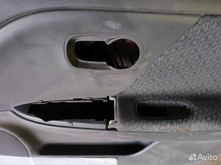 Обшивка правая передняя Ниссан Ноут