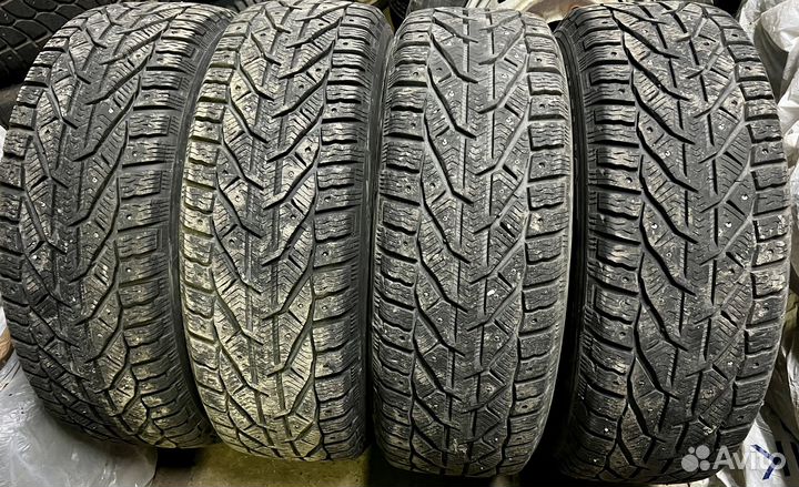 Зимние шины с дисками 215/65 R16 Tigar