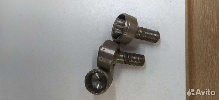 Болты, секретки на колёса для прицепа