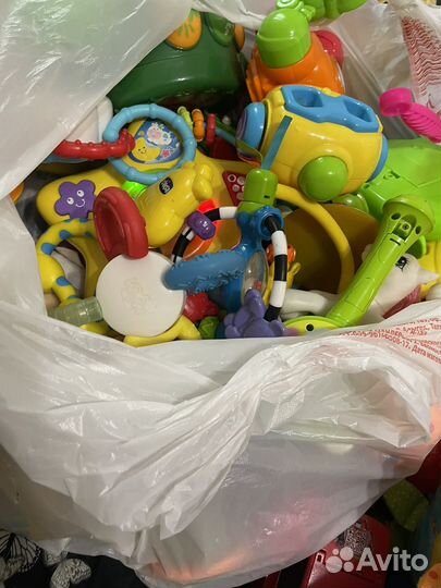 Развивающие игрушки для малышей пакетом