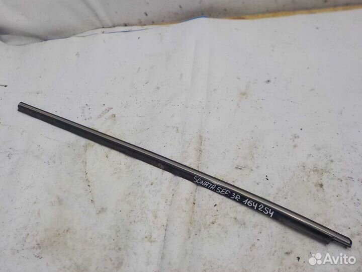 Накладка заднего правого стекла Hyundai Sonata EF