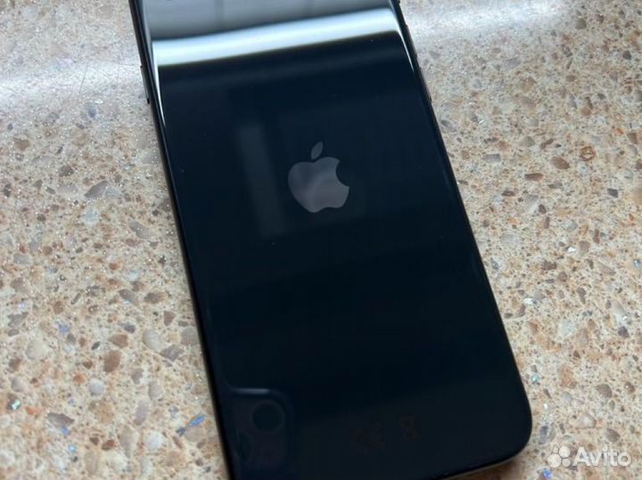 iPhone SE, 64 ГБ