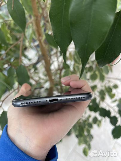 iPhone 8 Plus, 64 ГБ