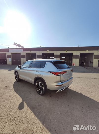 Mitsubishi Outlander 2.5 CVT, 2022, 22 000 км