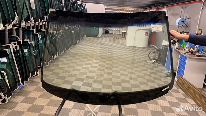 Лобовое стекло Skoda Octavia