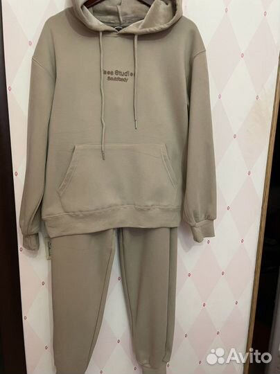 Женский спортивный костюм