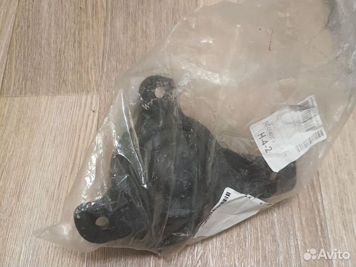 Подушка двигателя 41022AG021