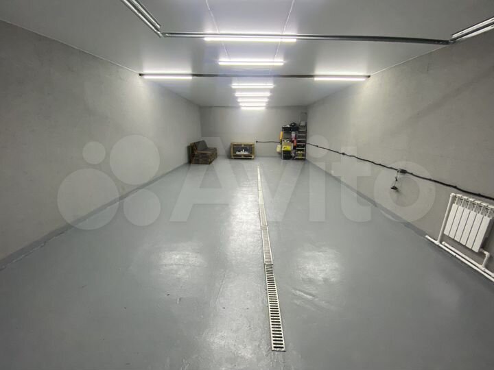 Гараж, > 30 м²