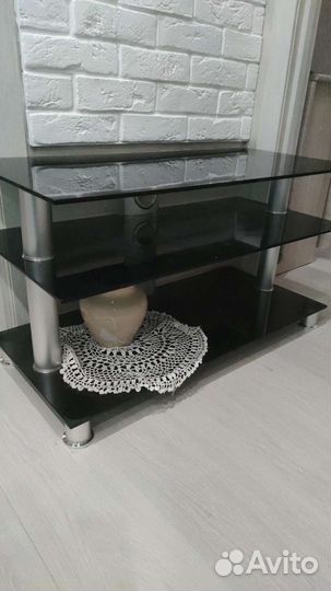 Стеклянная тумба под тв и видео аппаратуру