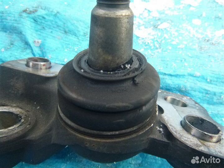 Шаровая опора передняя левая Lexus Ls600 UVF45