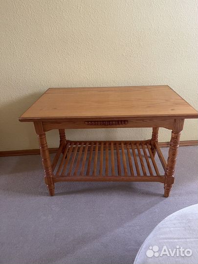 Деревянный стол