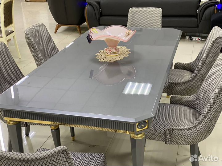 Обеденный стол