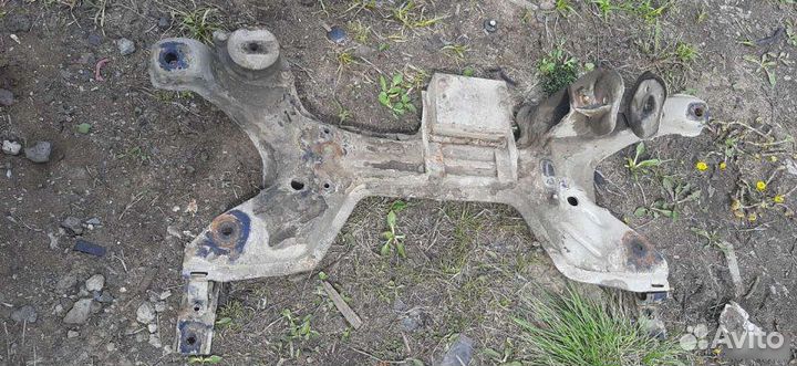 Подрамник передний Volkswagen Passat B 4 1.8 ADZ