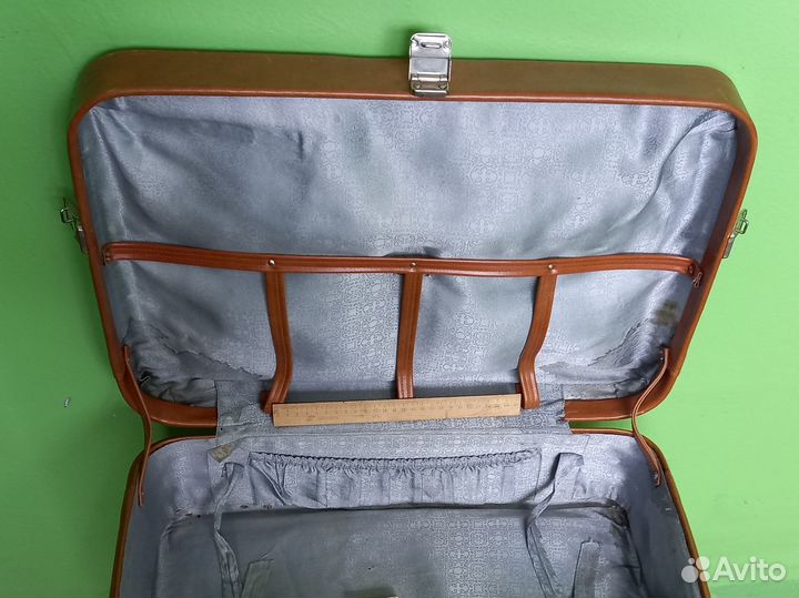 Вешалка в прихожую или баньку и чемодан