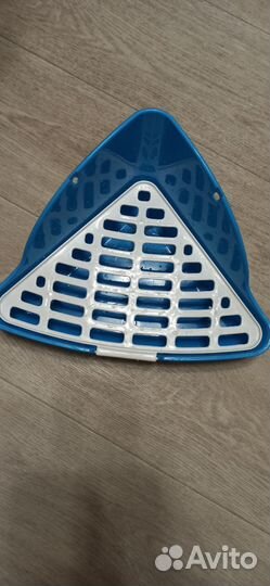 Лоток угловой для кроликов и кошек