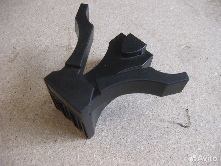 Кронштейн подстаканника land cruiser