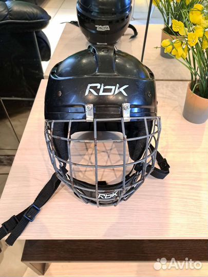 Хоккейный шлем