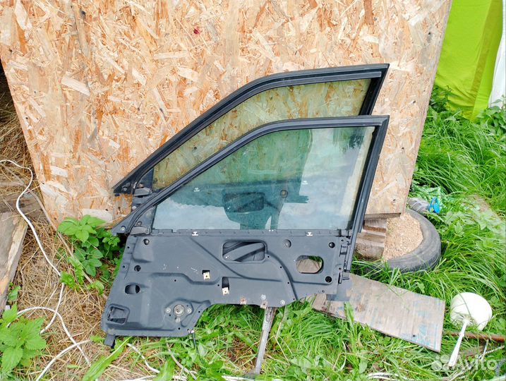 Стекло переднее правое с механизмом Audi 80 b3