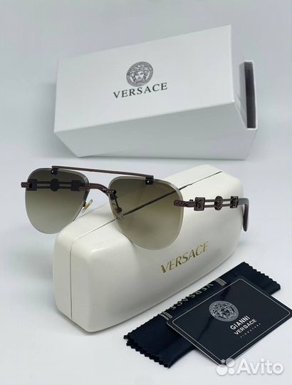 Солнцезащитные очки versace