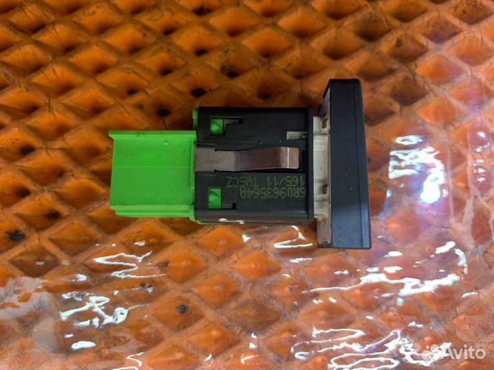 Кнопка Volkswagen Polo V 1.6 cfna 2011