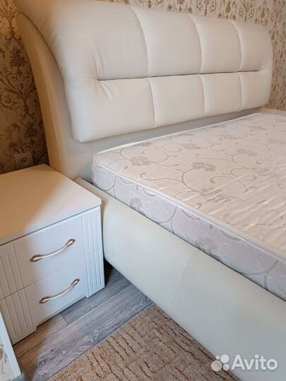 Кровать двухспальная с подьемным механизмом